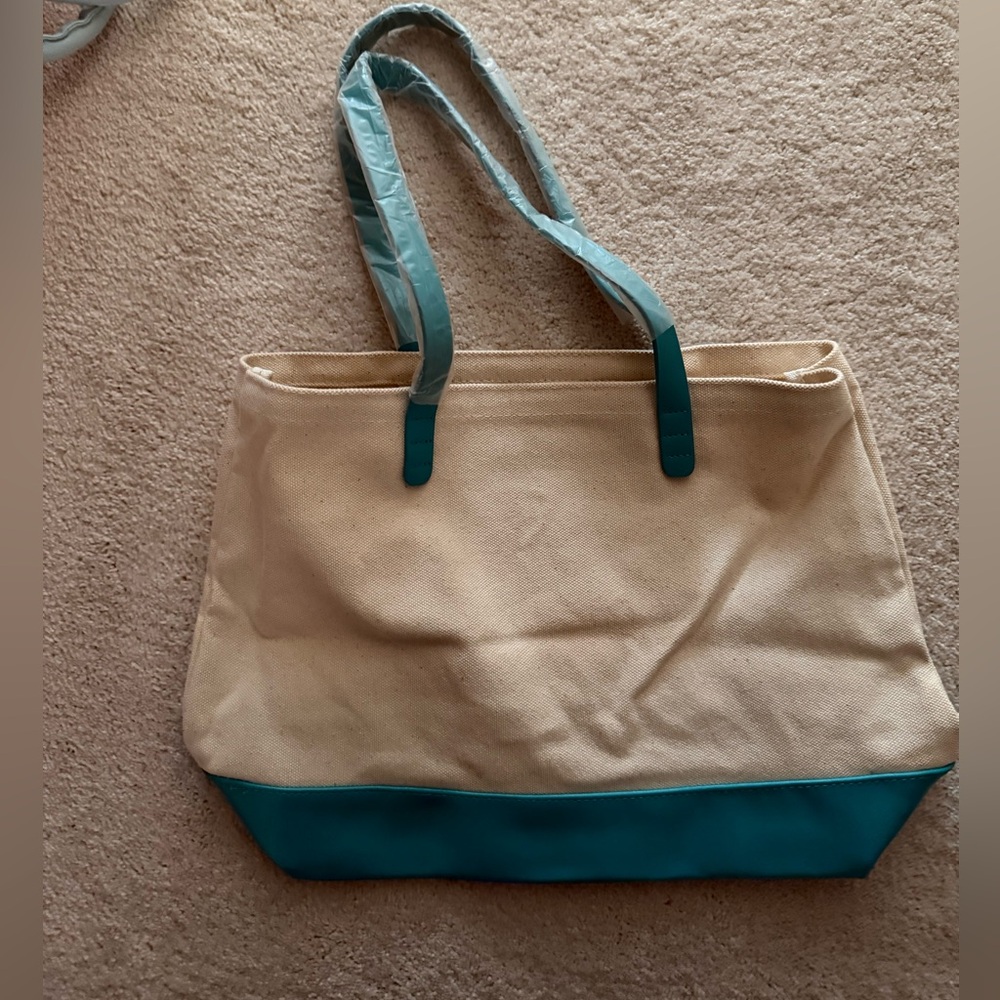 Bloomingdale’s tote bag